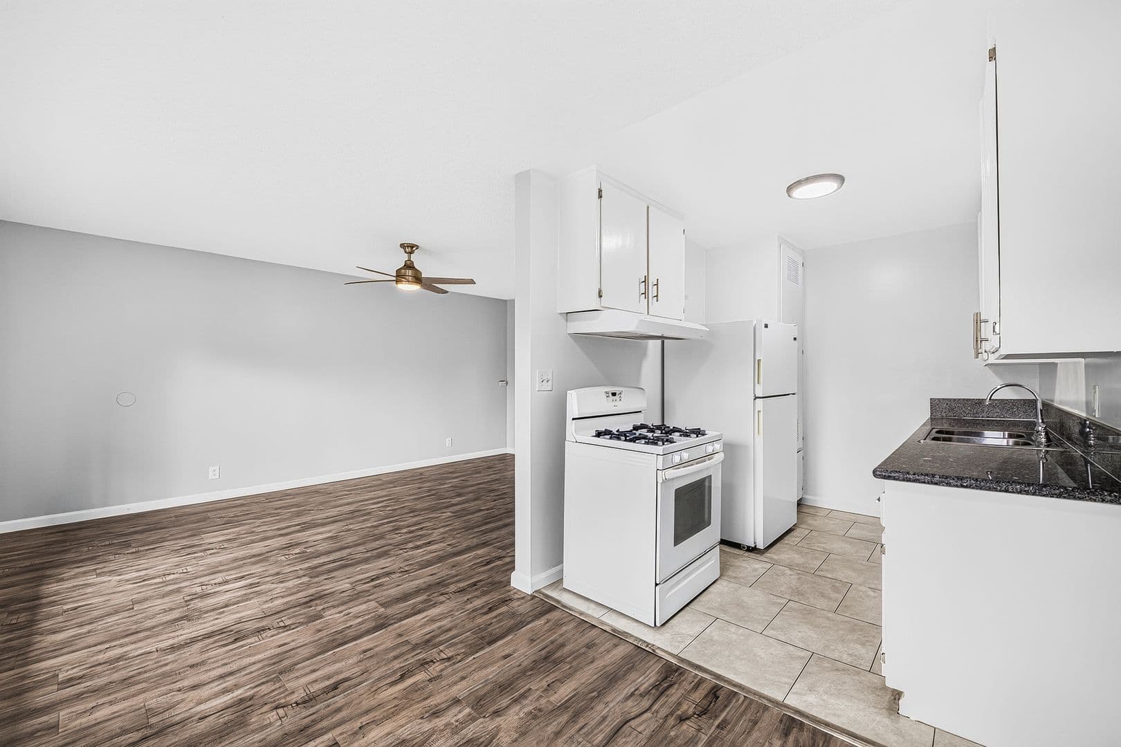 Inglewood Apartment: 10227 S. 10th Ave.