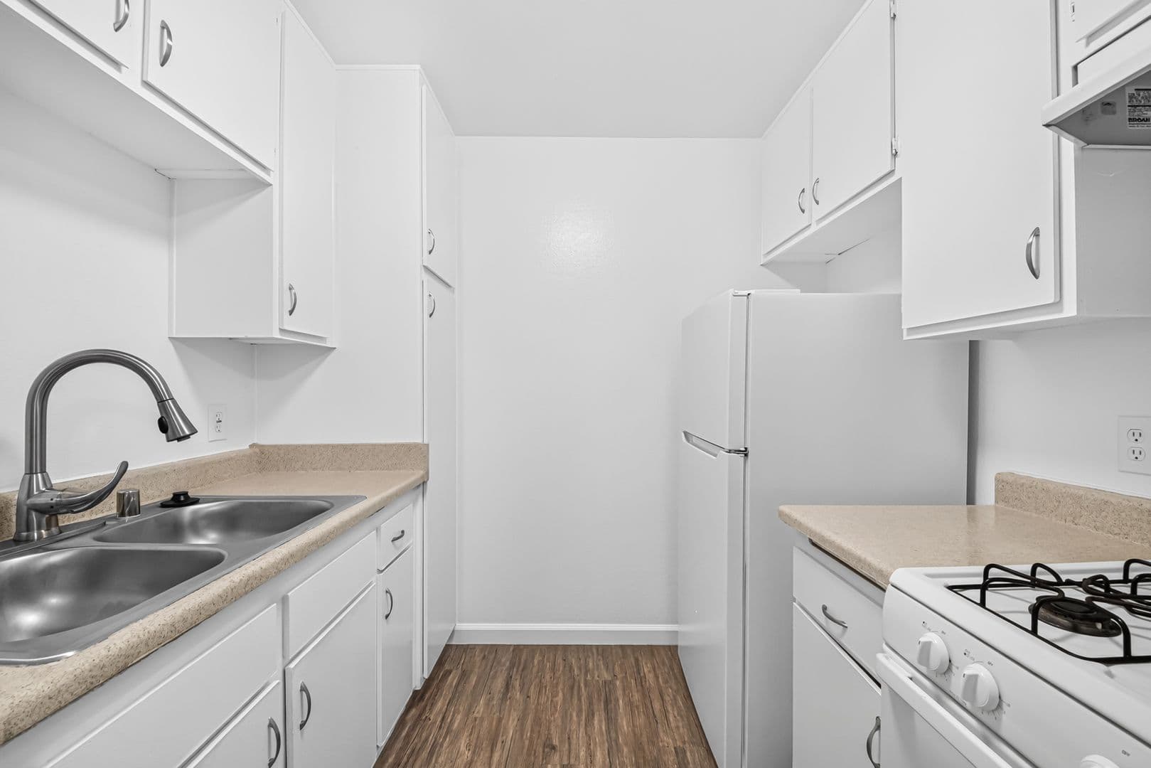 Los Angeles Apartment: 10749 Francis Pl
