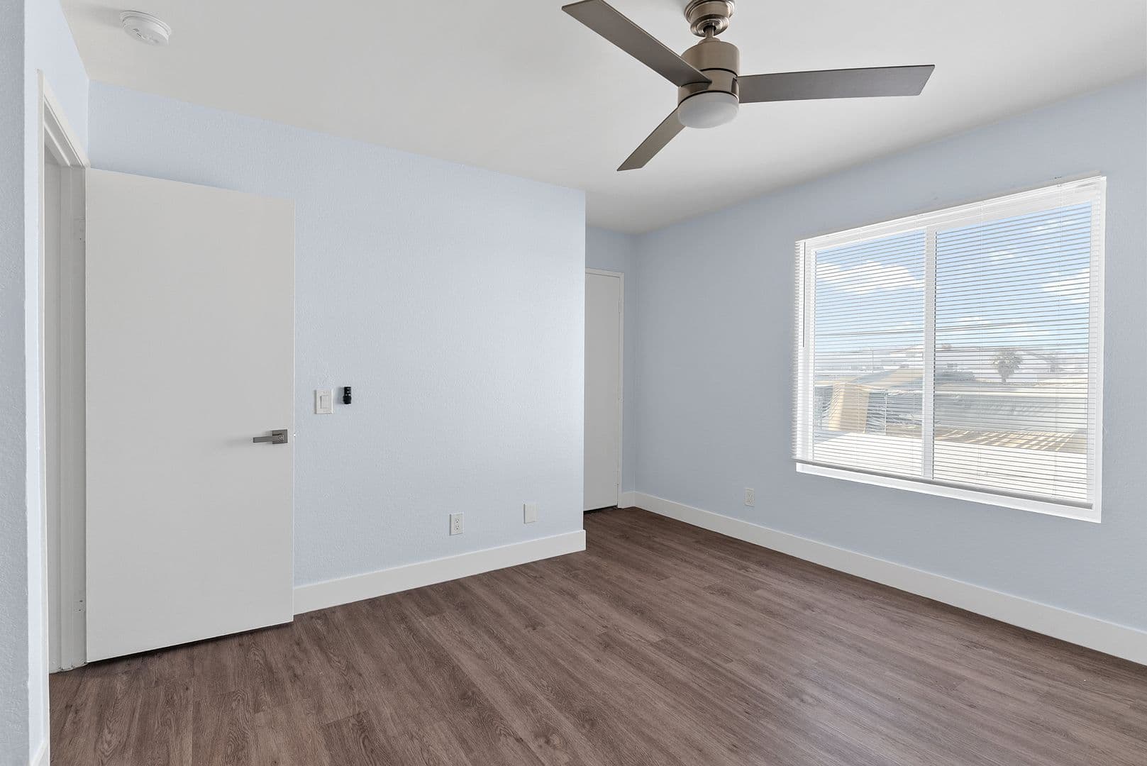 Long Beach Apartment: 1066 Coronado Avenue