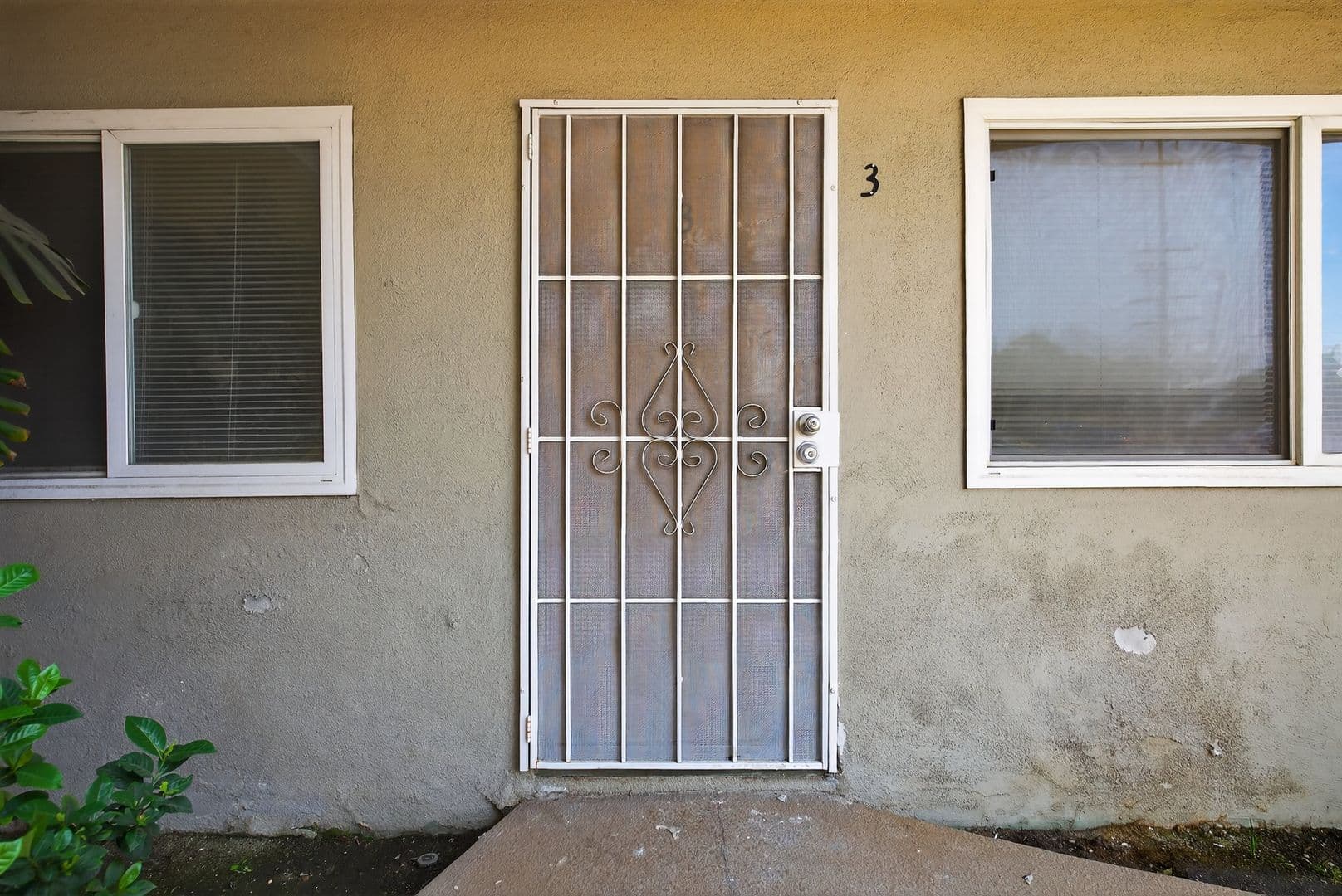 Long Beach Apartment: 125 E. Spring St