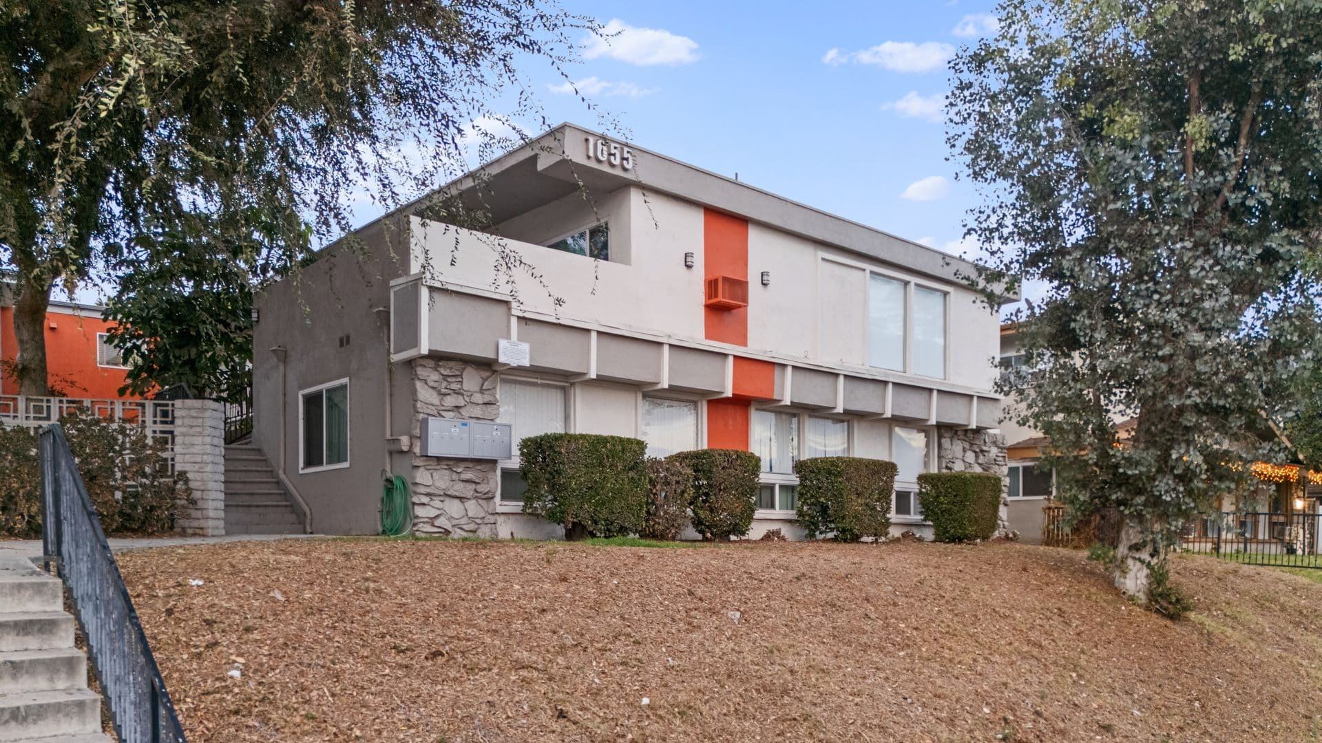 Fullerton Apartment: 1655 West Malvern Avenue