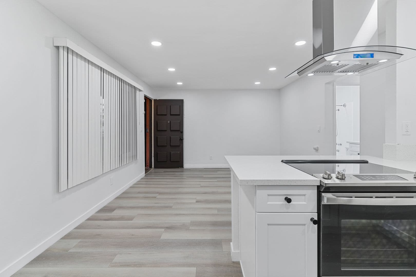 Long Beach Apartment: 908 Roswell Avenue