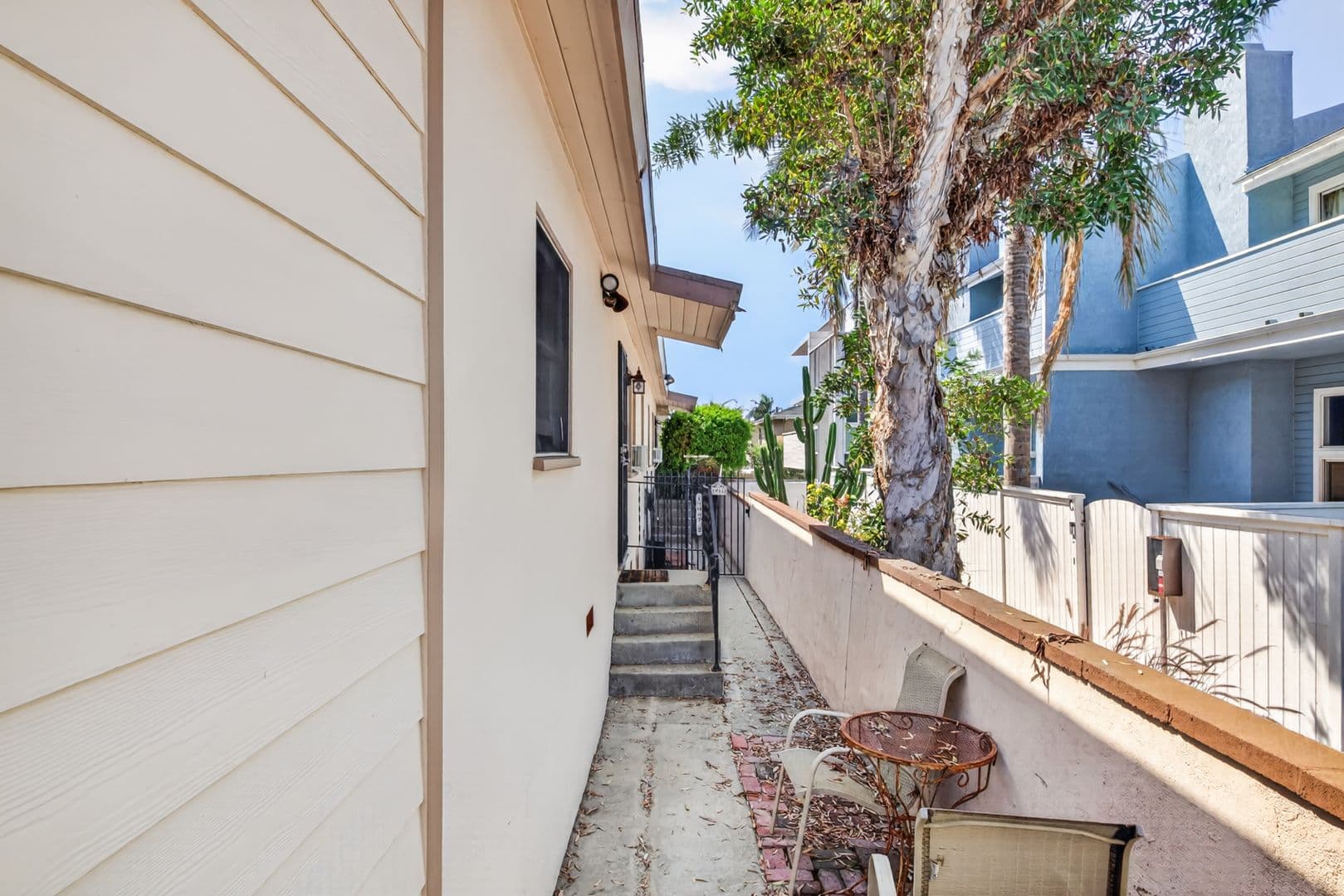 Redondo Beach Apartment: 1906 Voorhees Ave