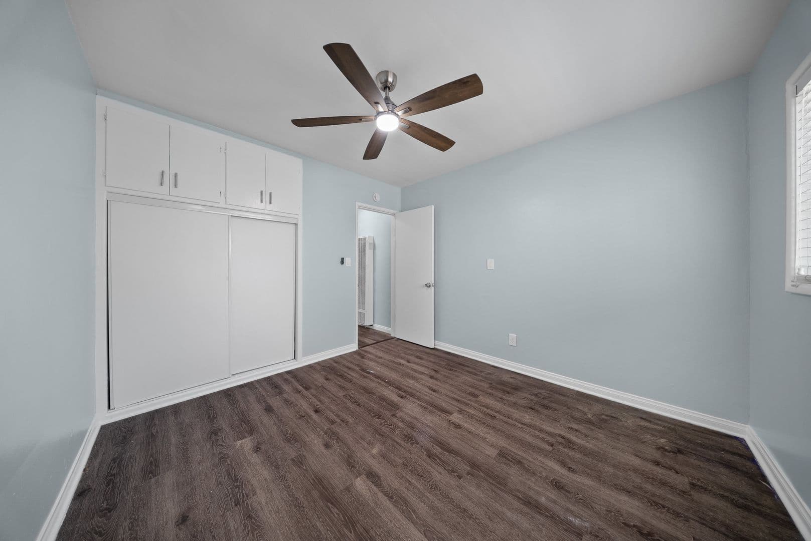 Long Beach Apartment: 1577 Pine Avenue