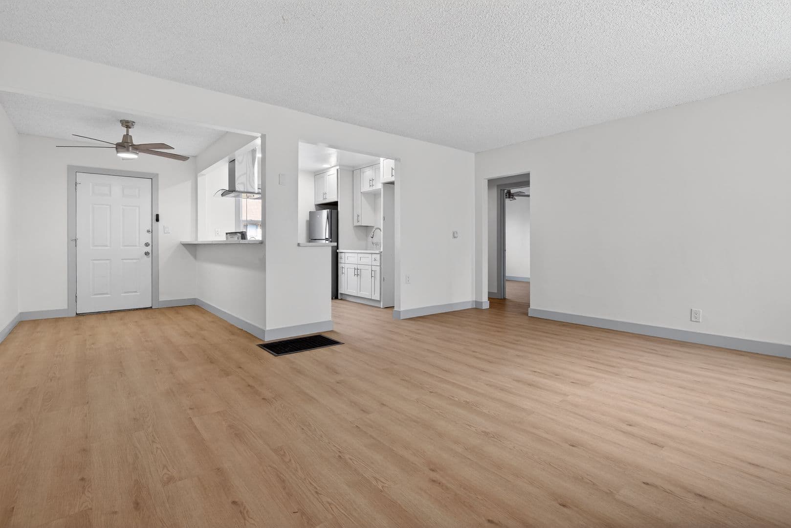 Long Beach Apartment: 933 Alamitos Ave