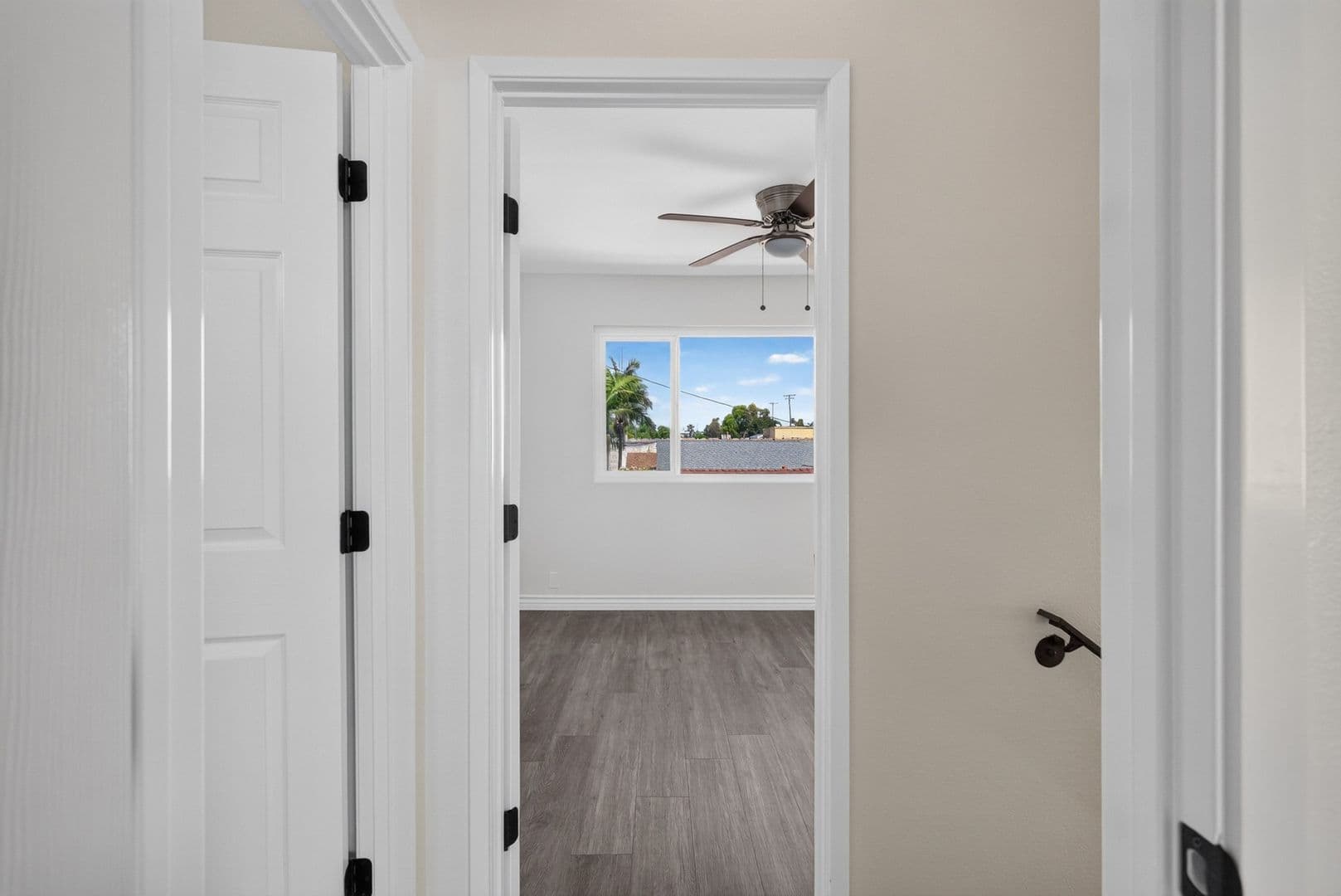 Long Beach Apartment: 648 Coronado Ave #A