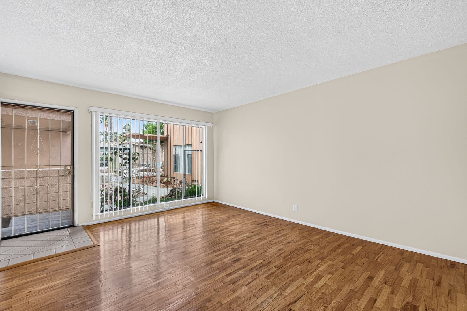 Los Angeles Apartment: 3888 Potomac Ave.