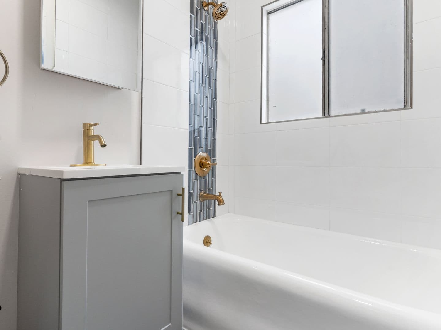 Long Beach Apartment: 608 W 6th Street