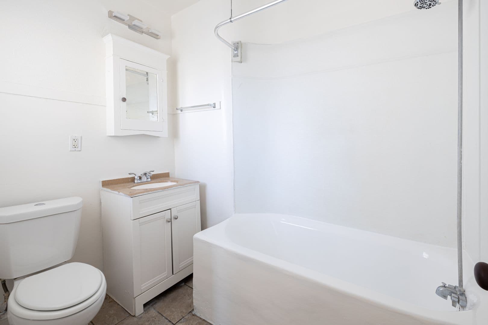 Long Beach Apartment: 441 Dawson Avenue