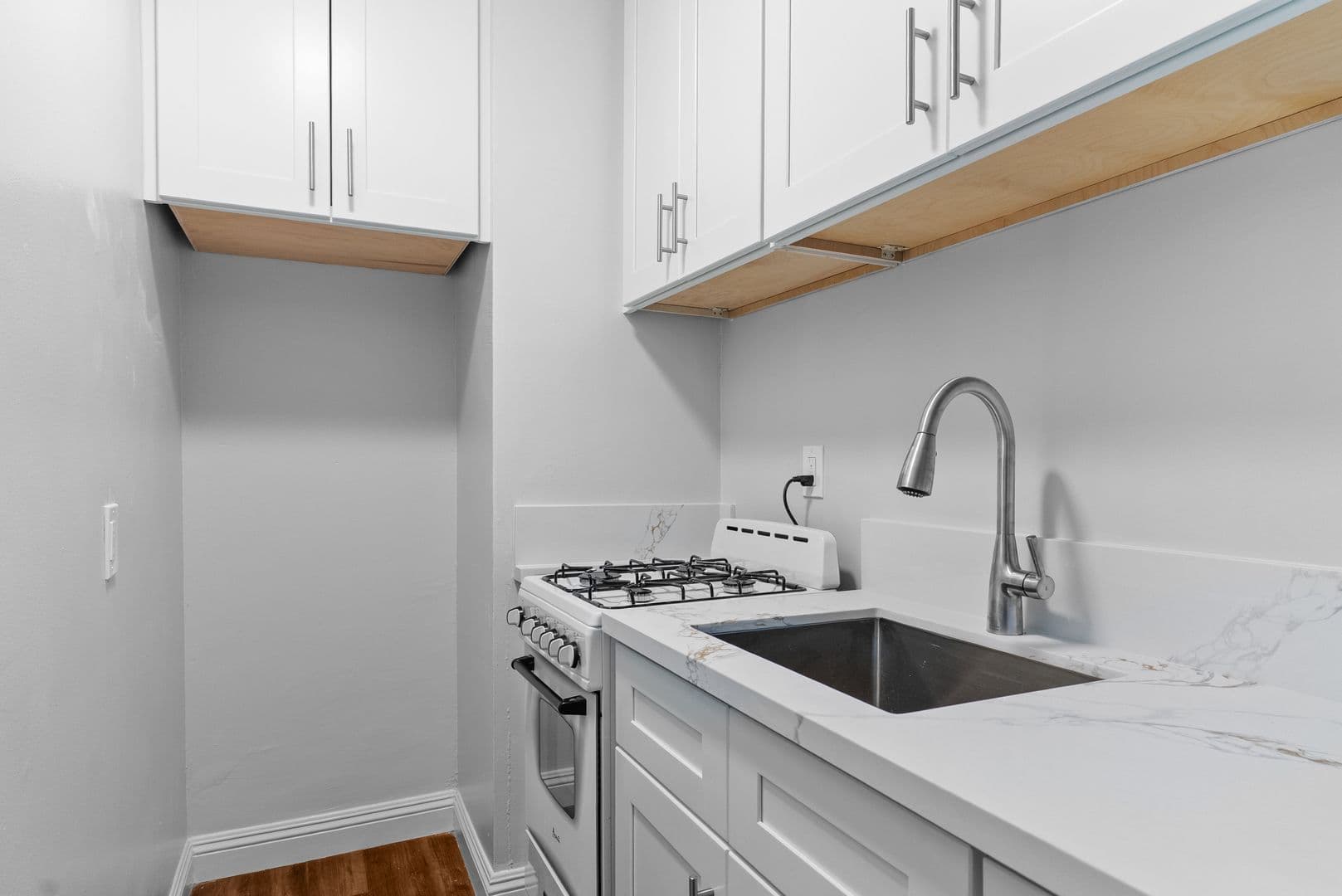 Long Beach Apartment: 1620 E Appleton Street