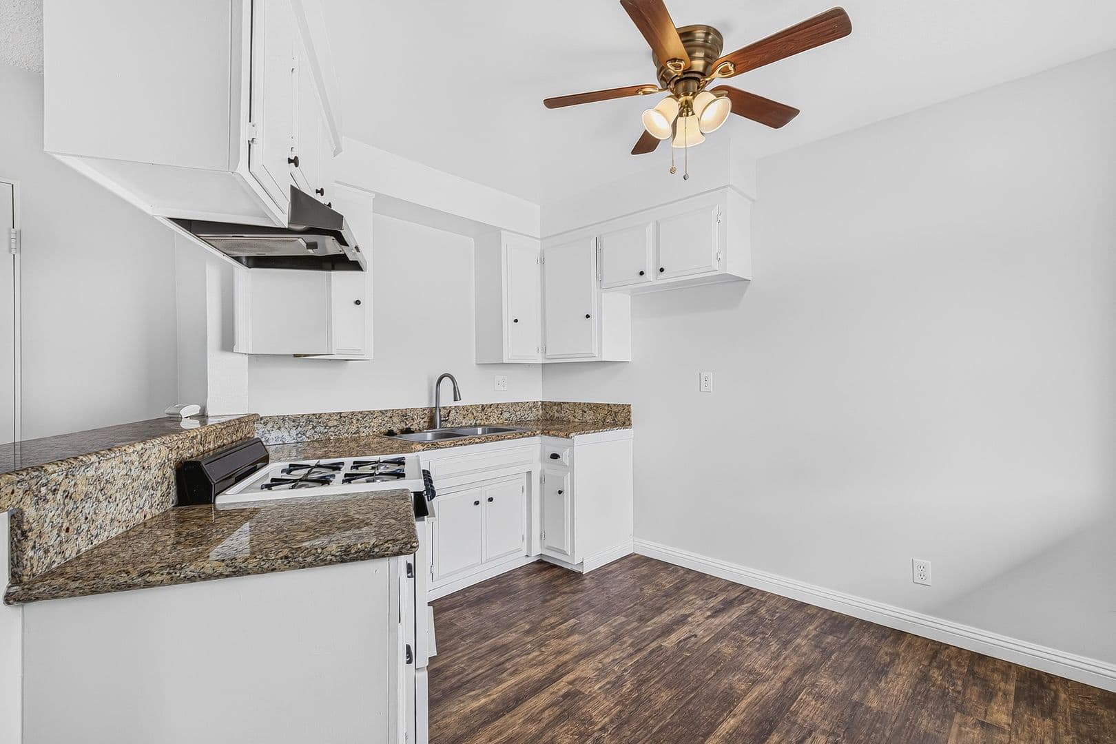Anaheim Apartment: 147 S Magnolia Avenue