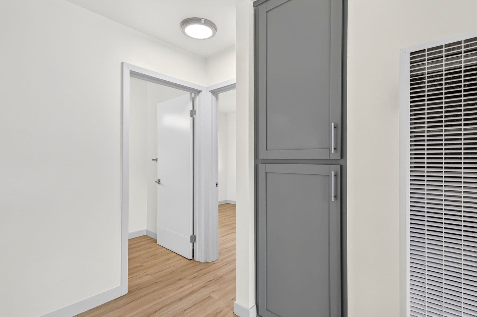 Long Beach Apartment: 921 Alamitos Ave.