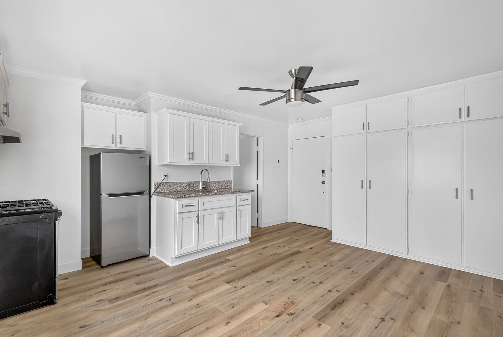 Long Beach Apartment: 730 Magnolia Avenue