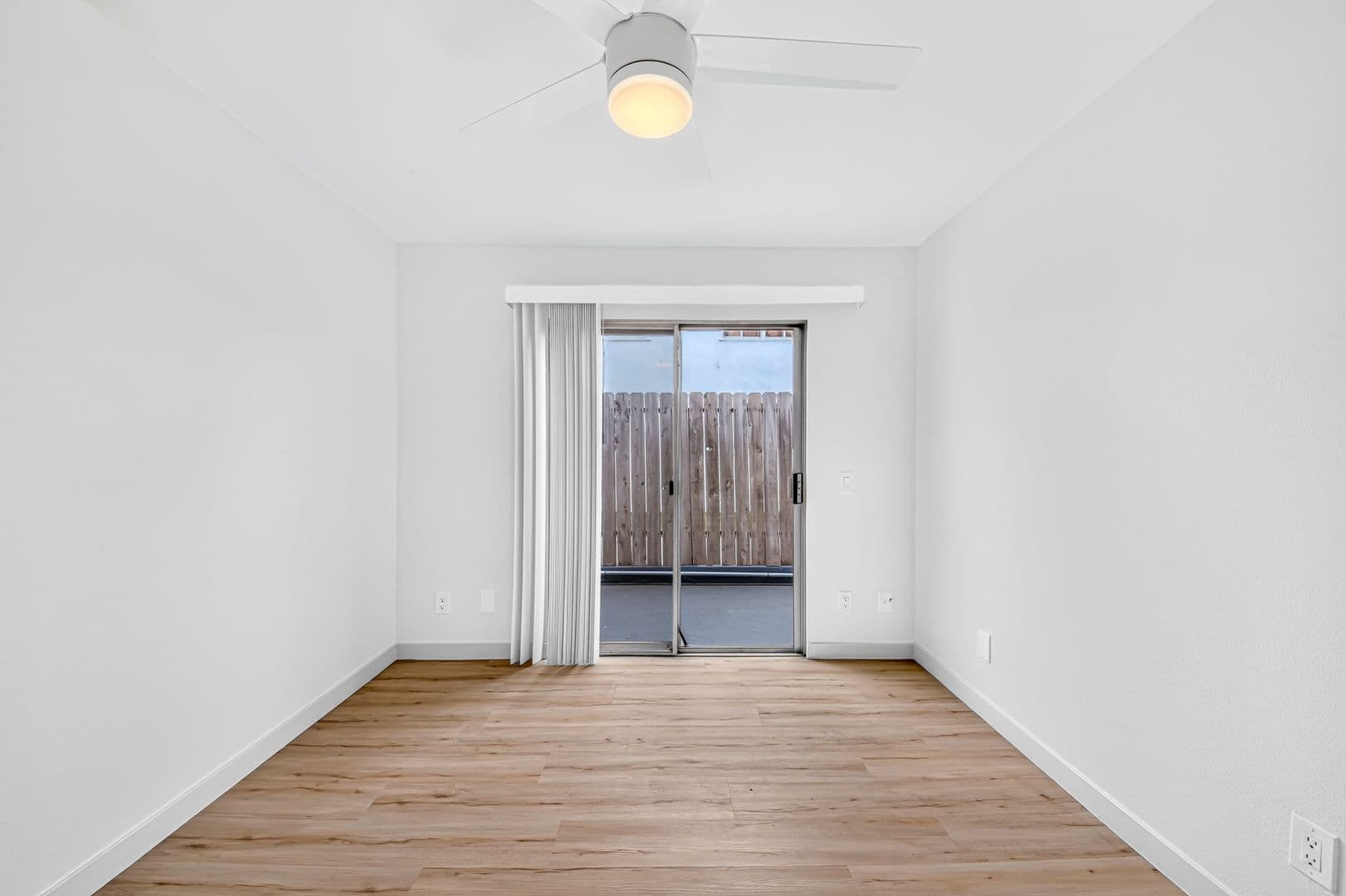 Long Beach Apartment: 921 Alamitos Ave.