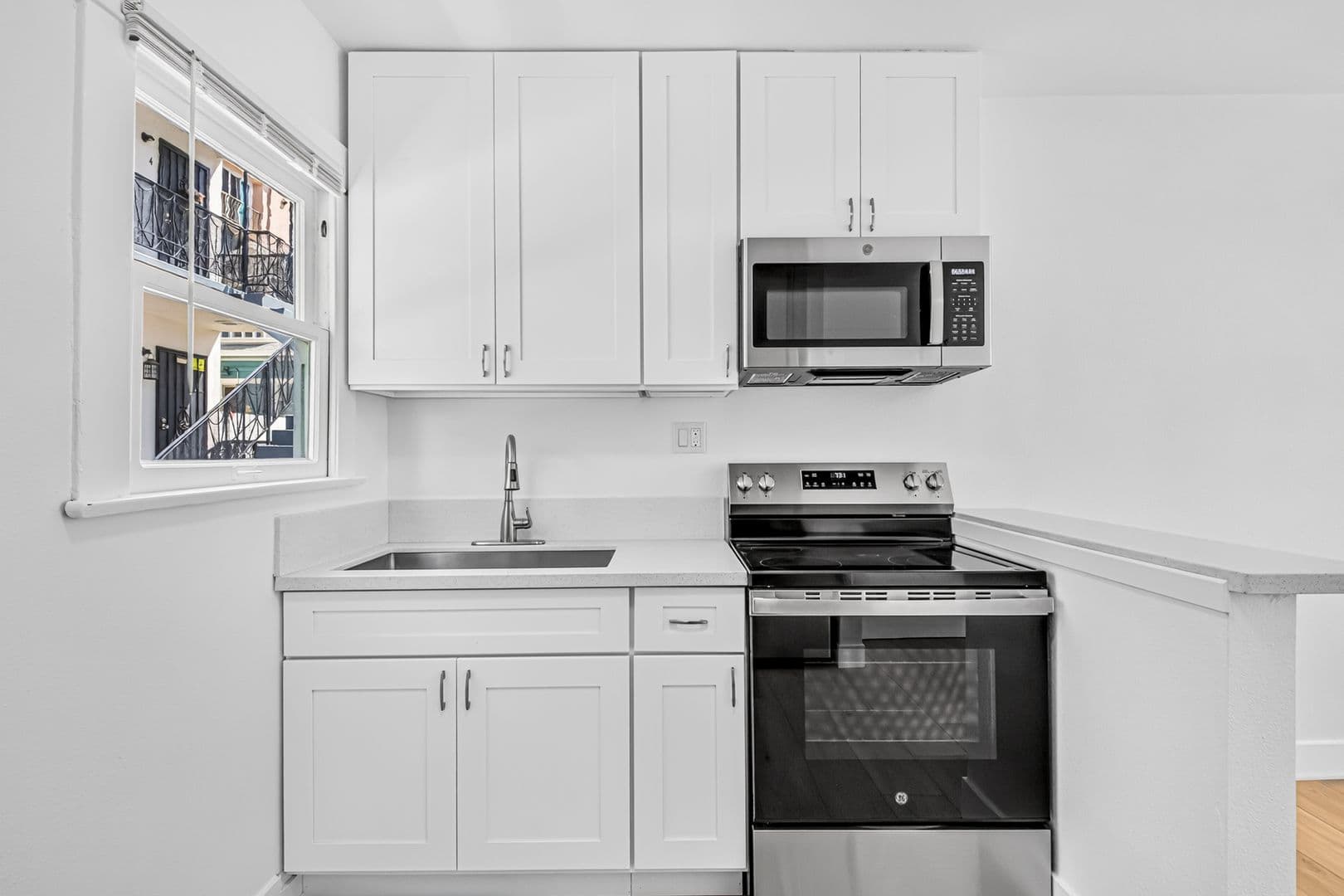 Long Beach Apartment: 525 Chestnut Avenue