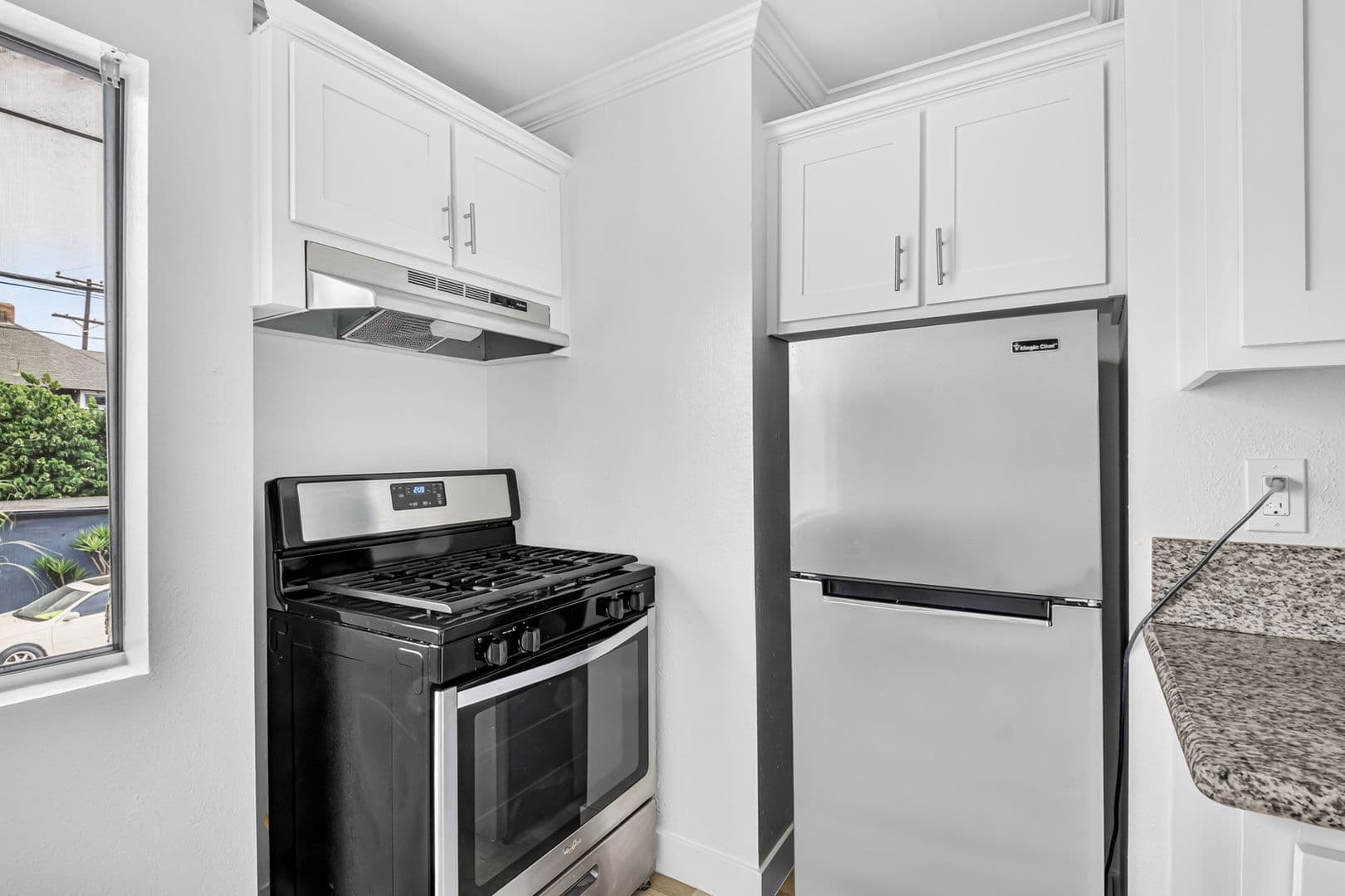 Long Beach Apartment: 730 Magnolia Avenue