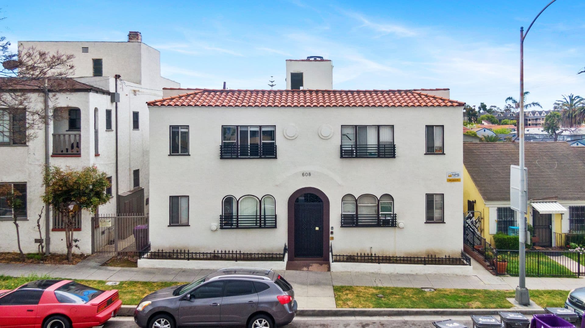Long Beach Apartment: 608 W 6th Street