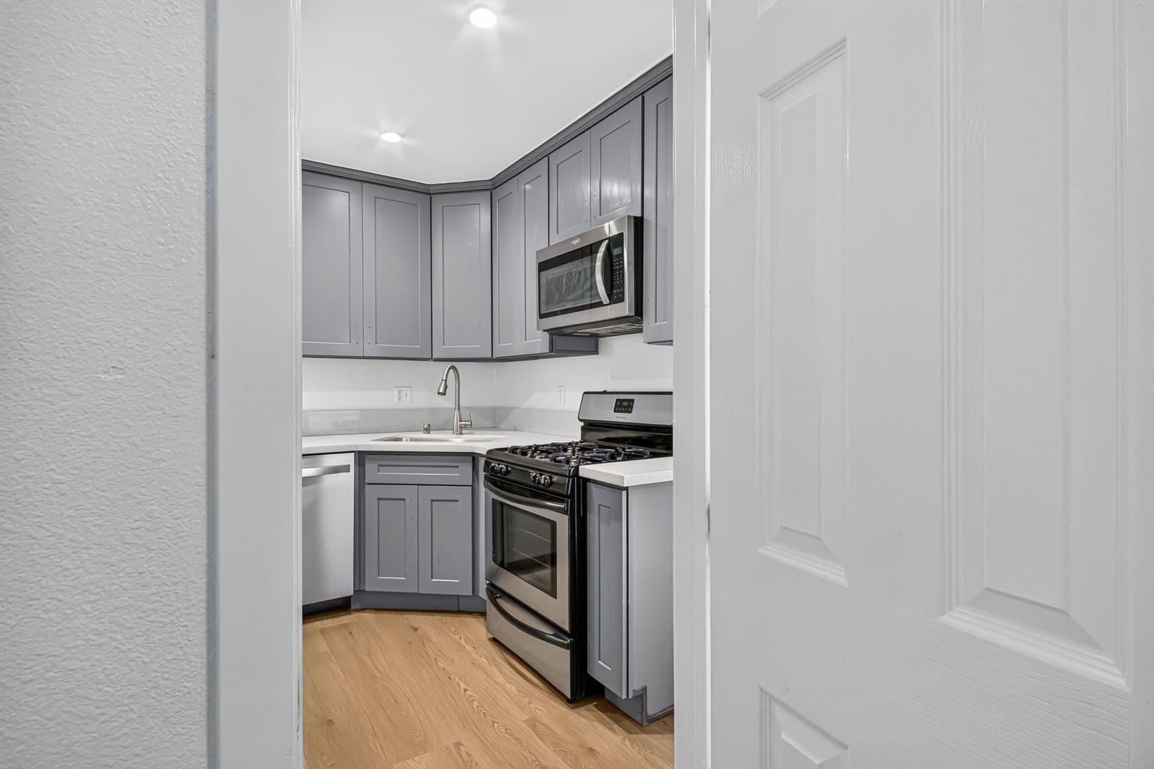 Long Beach Apartment: 526 Lime Avenue