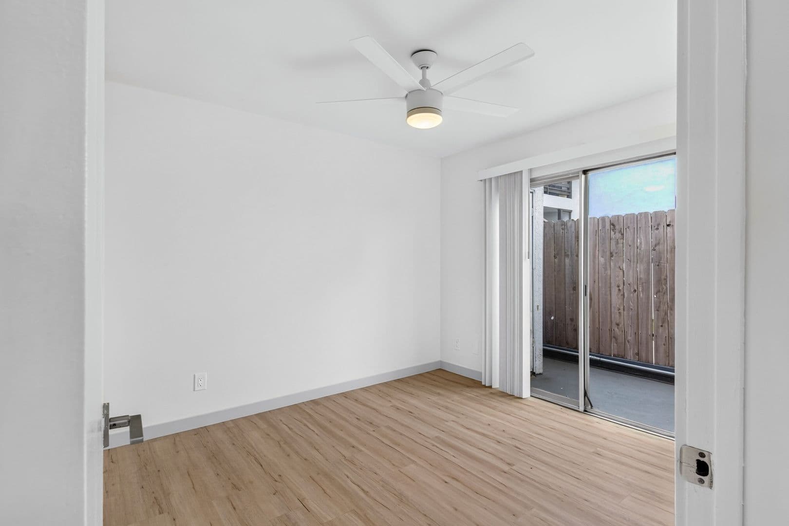 Long Beach Apartment: 921 Alamitos Ave.