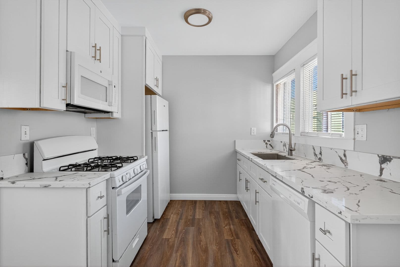 Long Beach Apartment: 736 Olive Avenue