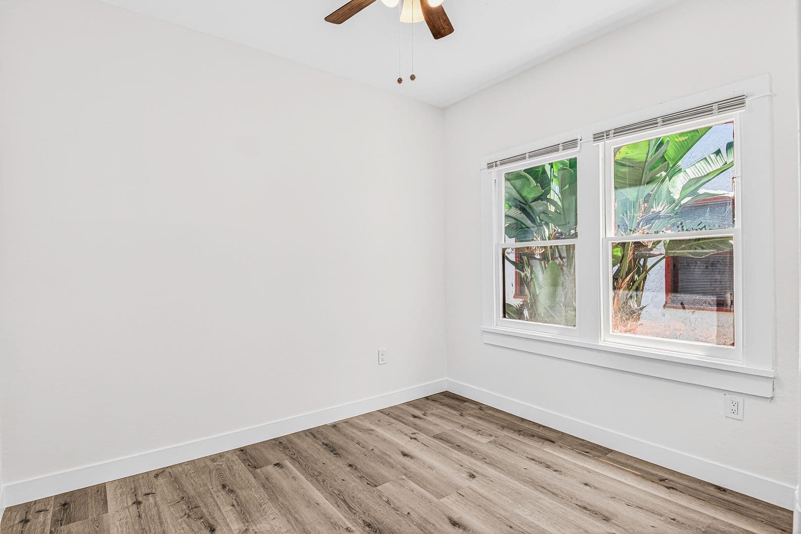 Long Beach Apartment: 1045 E 4th Street