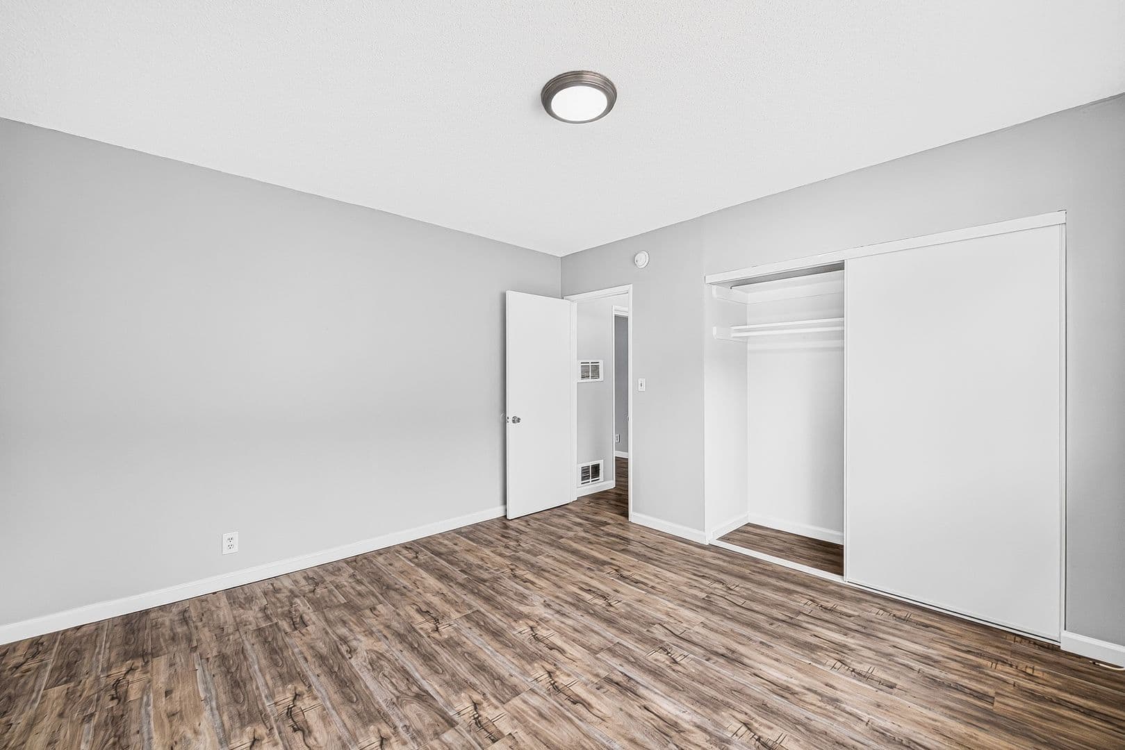 Inglewood Apartment: 10227 S. 10th Ave.