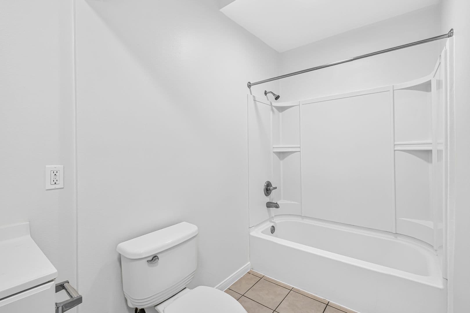 Long Beach Apartment: 67 Alamitos Ave