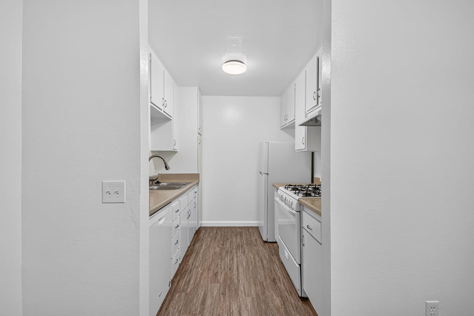 Los Angeles Apartment: 10749 Francis Pl