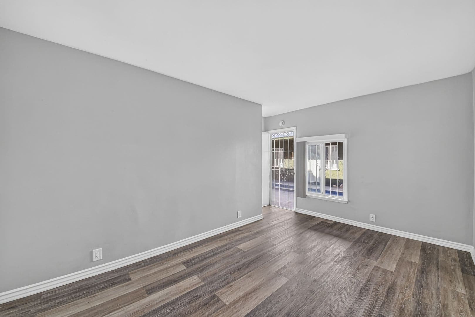 Long Beach Apartment: 2127-2131 Pacific Ave