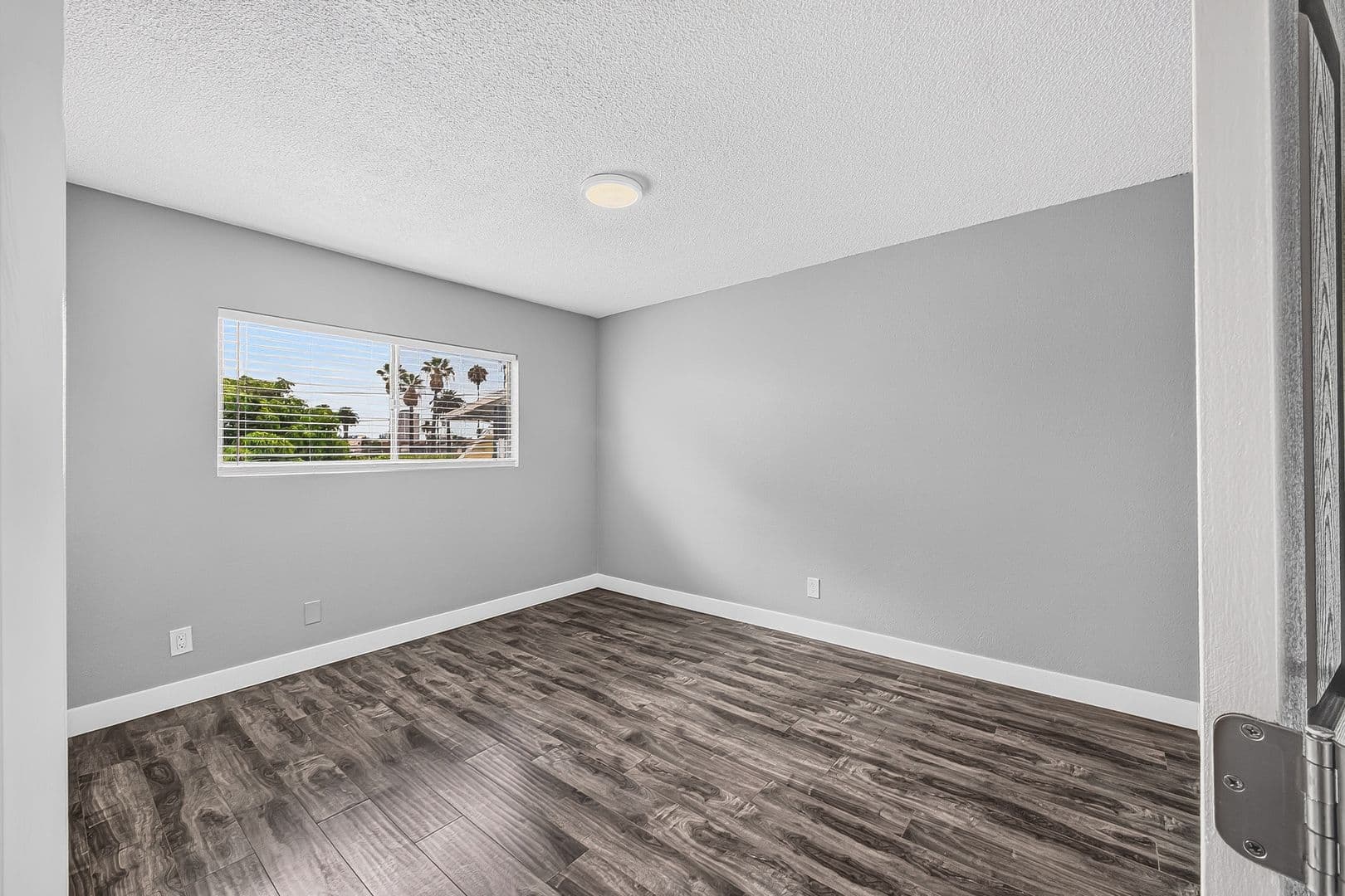 Long Beach Apartment: 1106 Pacific Ave
