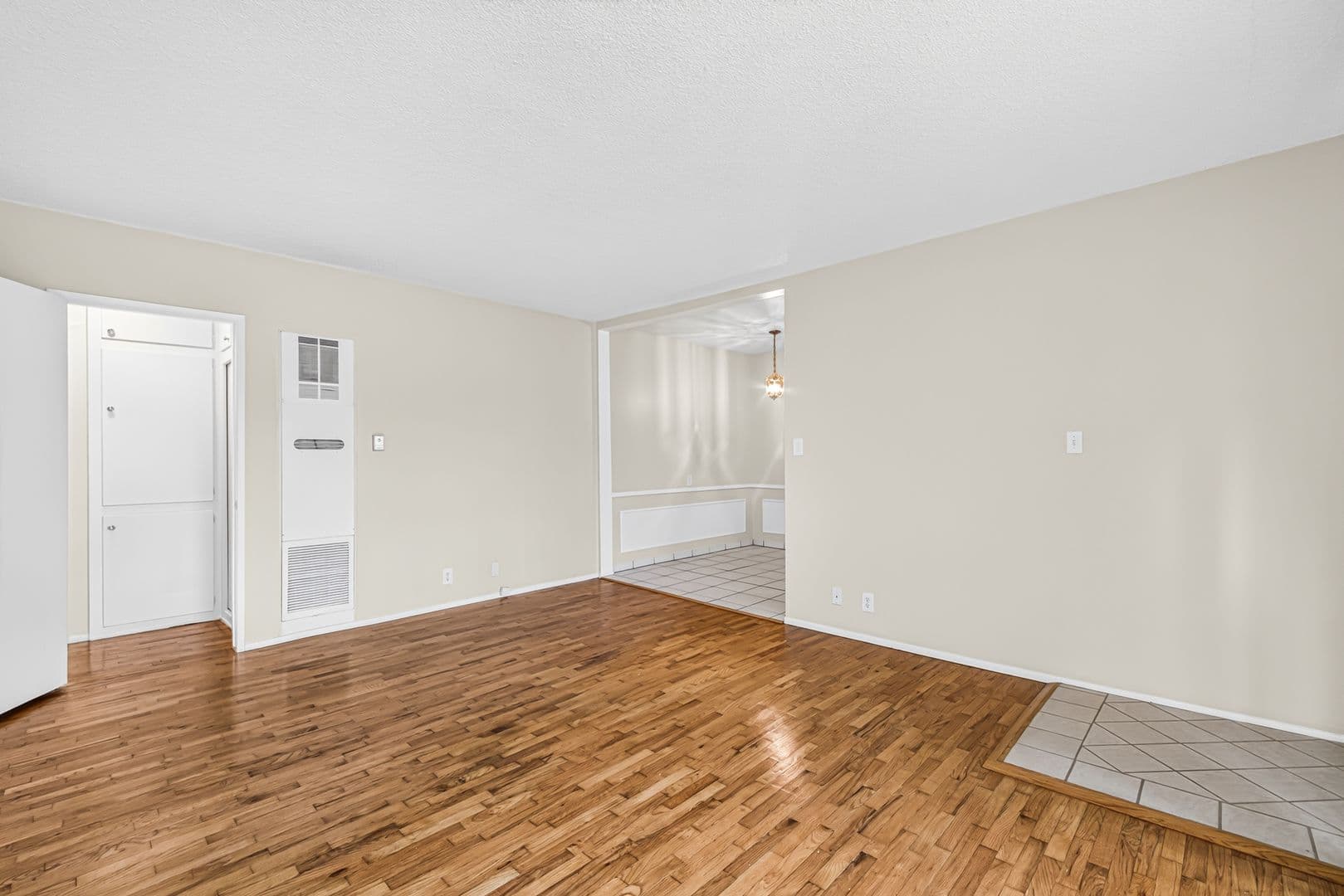 Los Angeles Apartment: 3888 Potomac Ave.
