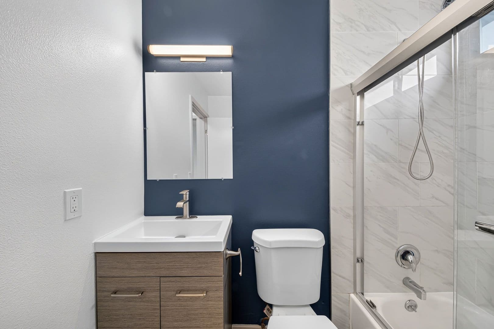 Long Beach Apartment: 921 Alamitos Ave.