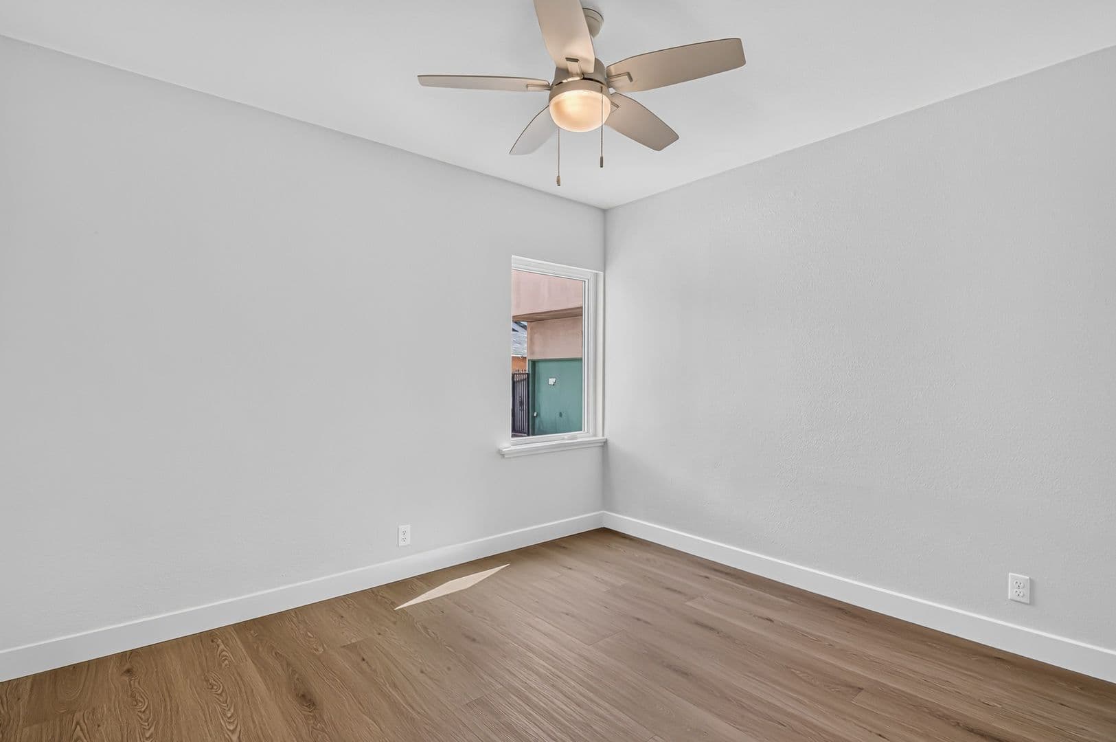 Long Beach Apartment: 526 Lime Avenue
