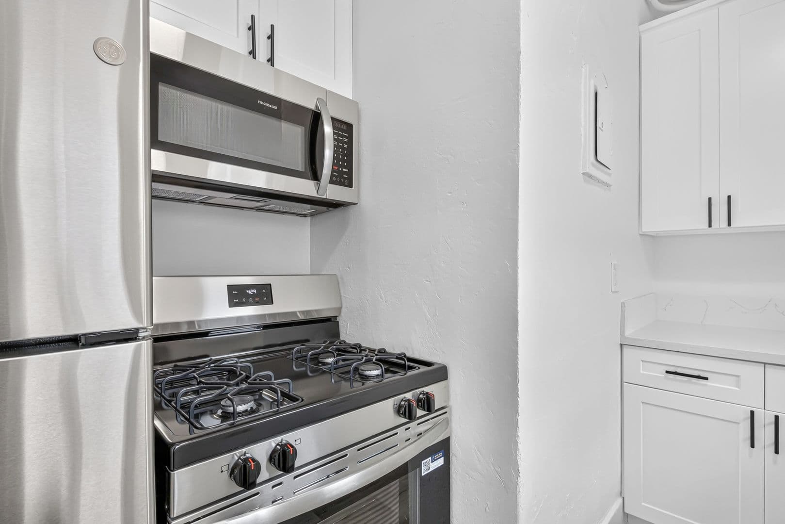 Long Beach Apartment: 1045 E 4th Street