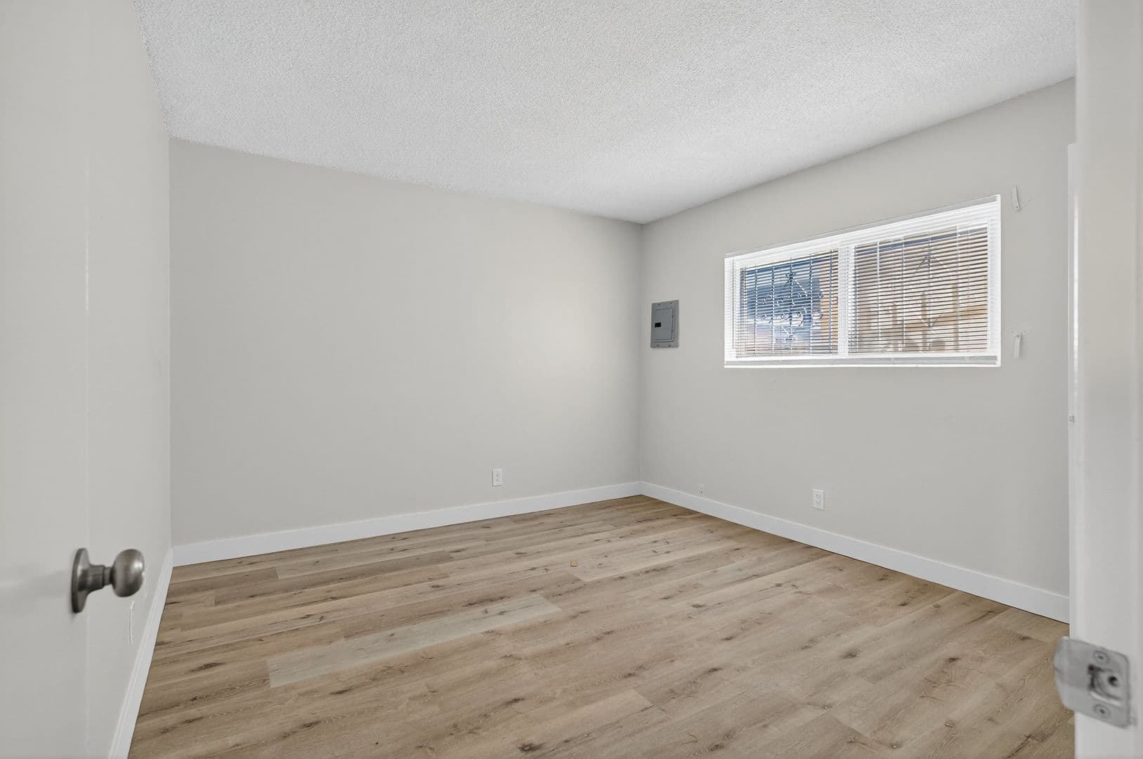 Long Beach Apartment: 125 E. Spring St