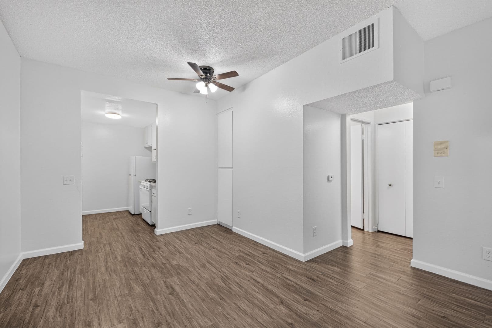Los Angeles Apartment: 10749 Francis Pl