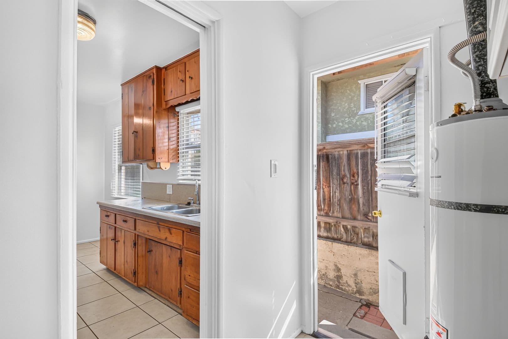 Redondo Beach Apartment: 1906 Voorhees Ave