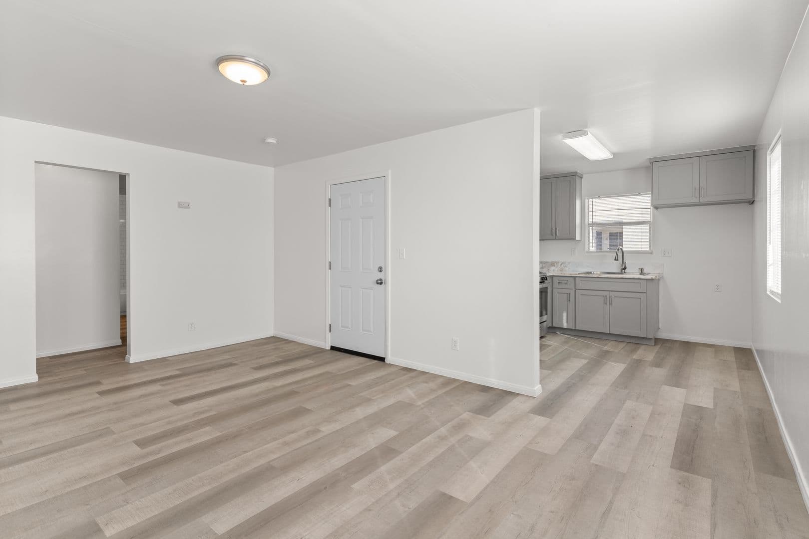 Los Angeles Apartment: 11116 Berendo Avenue