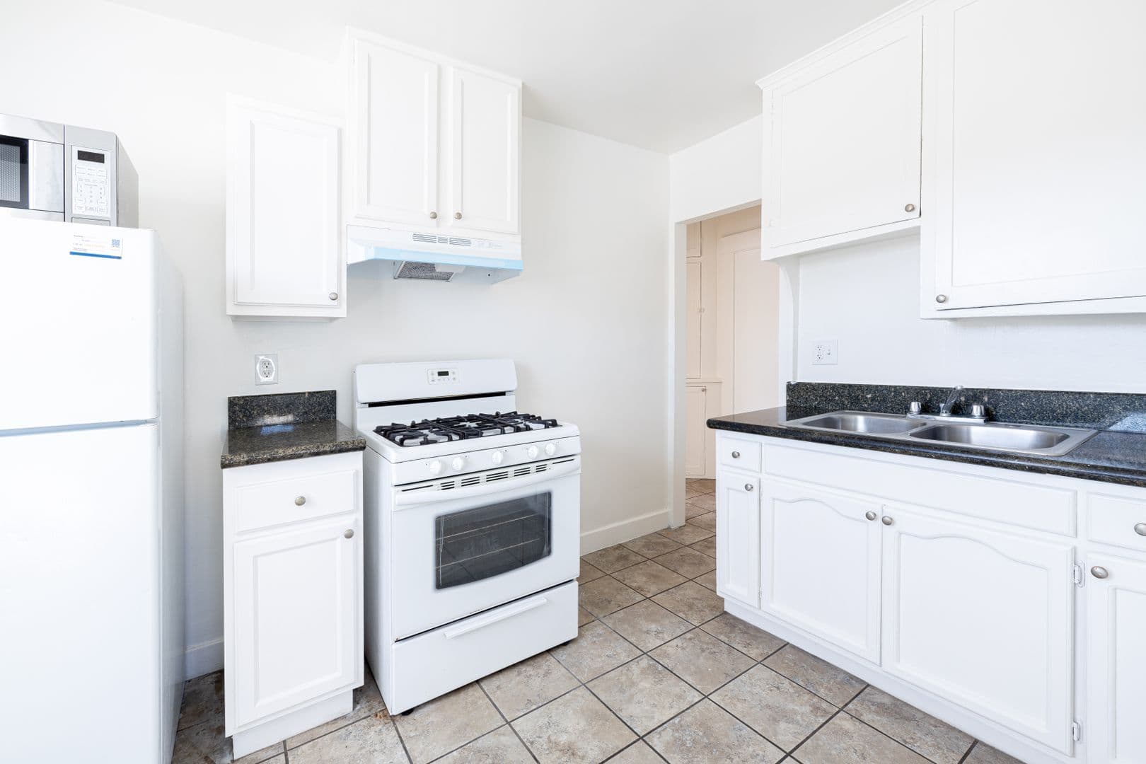 Long Beach Apartment: 441 Dawson Avenue