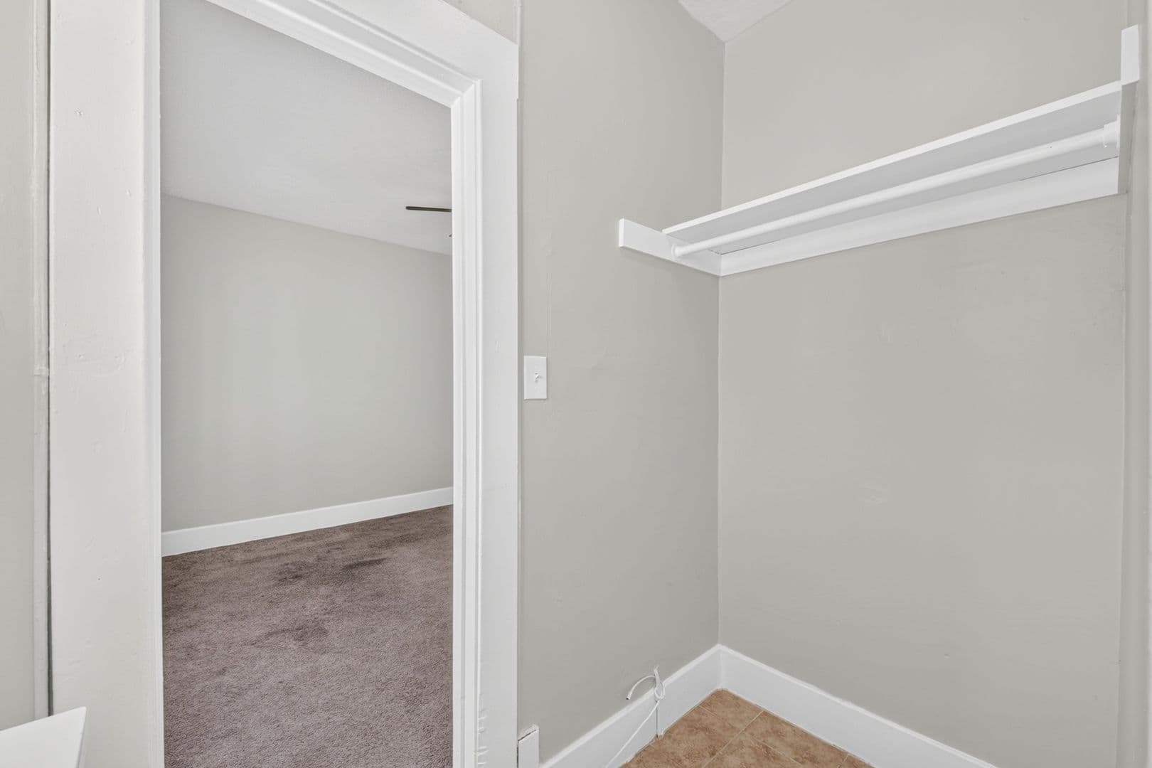 Long Beach Apartment: 1074 Obispo Ave