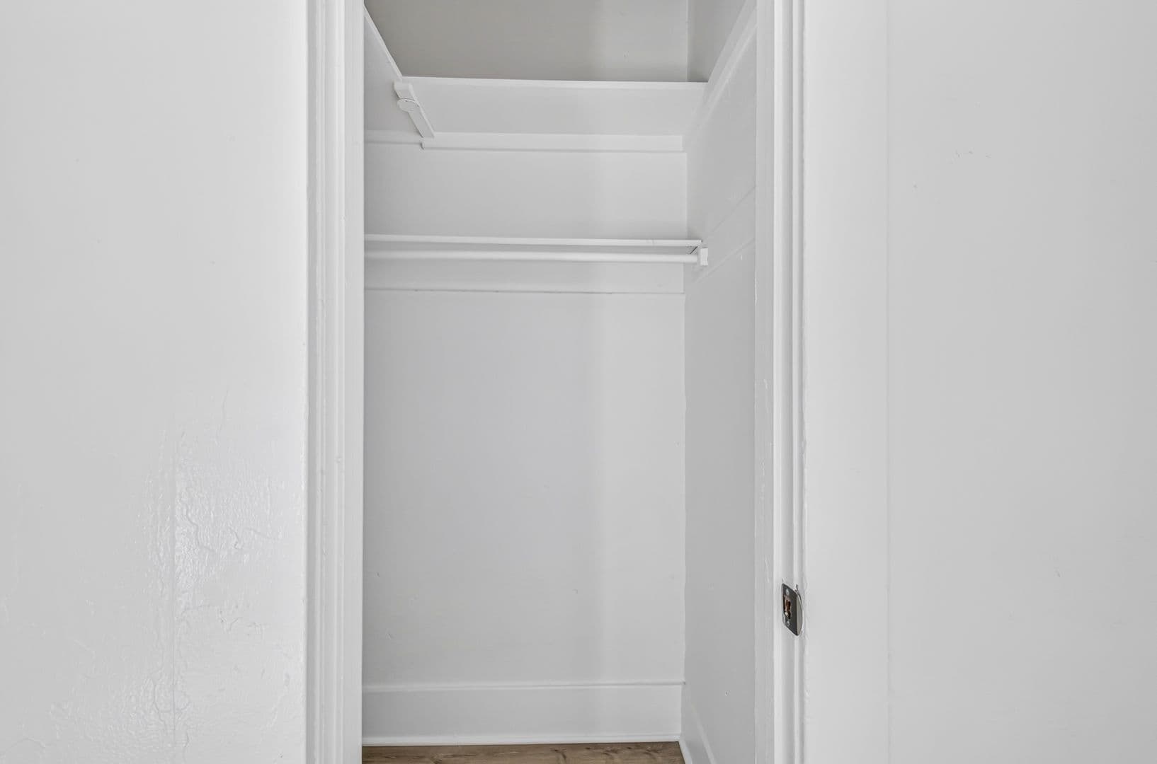 Long Beach Apartment: 1045 E 4th Street