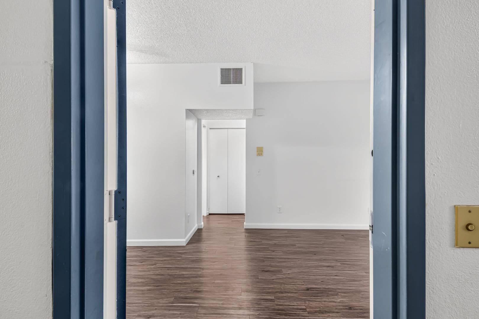 Los Angeles Apartment: 10749 Francis Pl