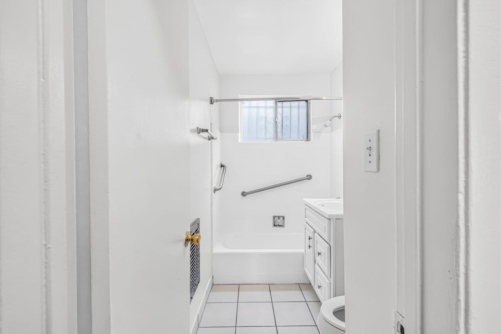 Los Angeles Apartment: 3888 Potomac Ave.