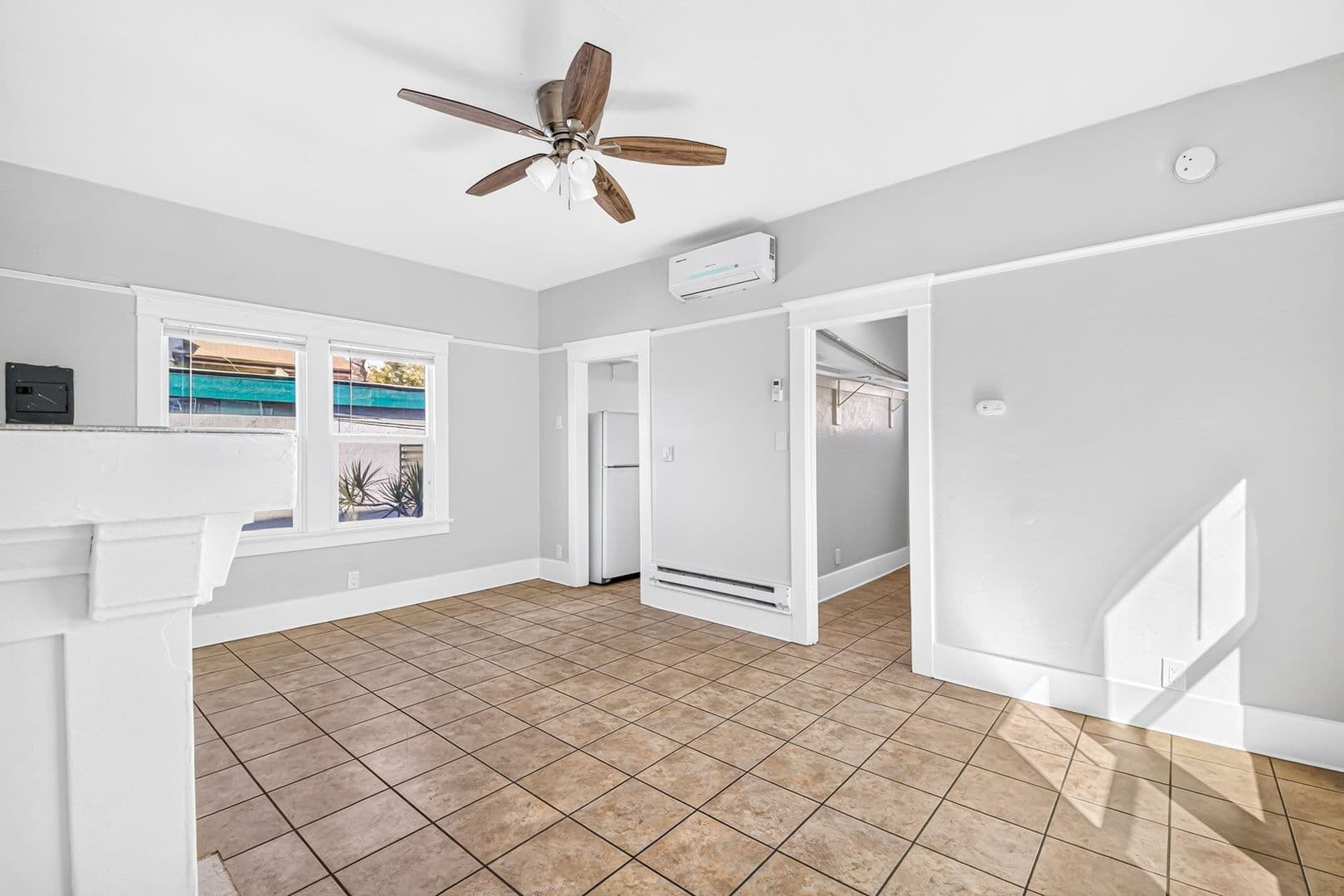 Long Beach Apartment: 1049 E 5th Street