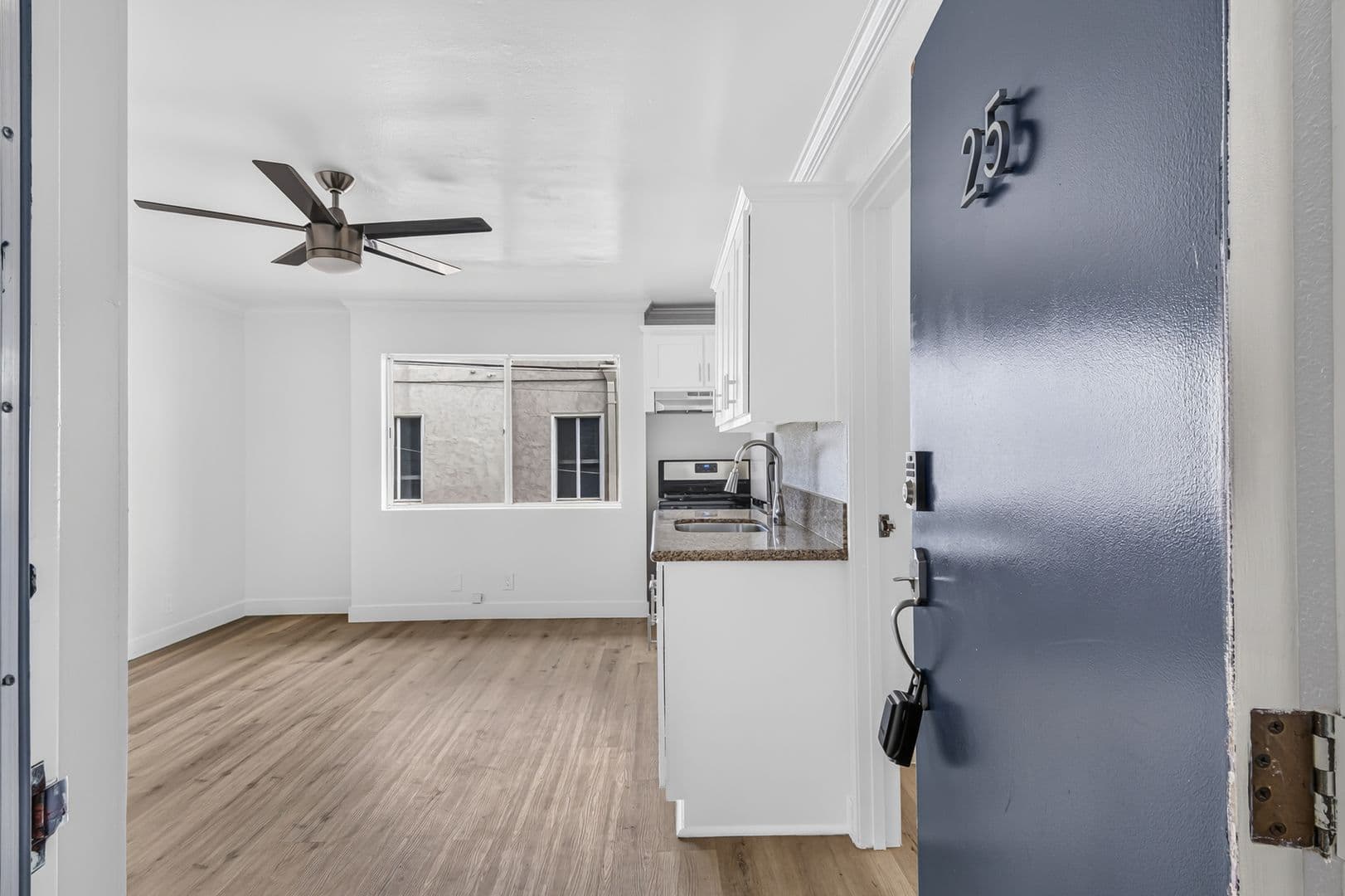 Long Beach Apartment: 730 Magnolia Avenue