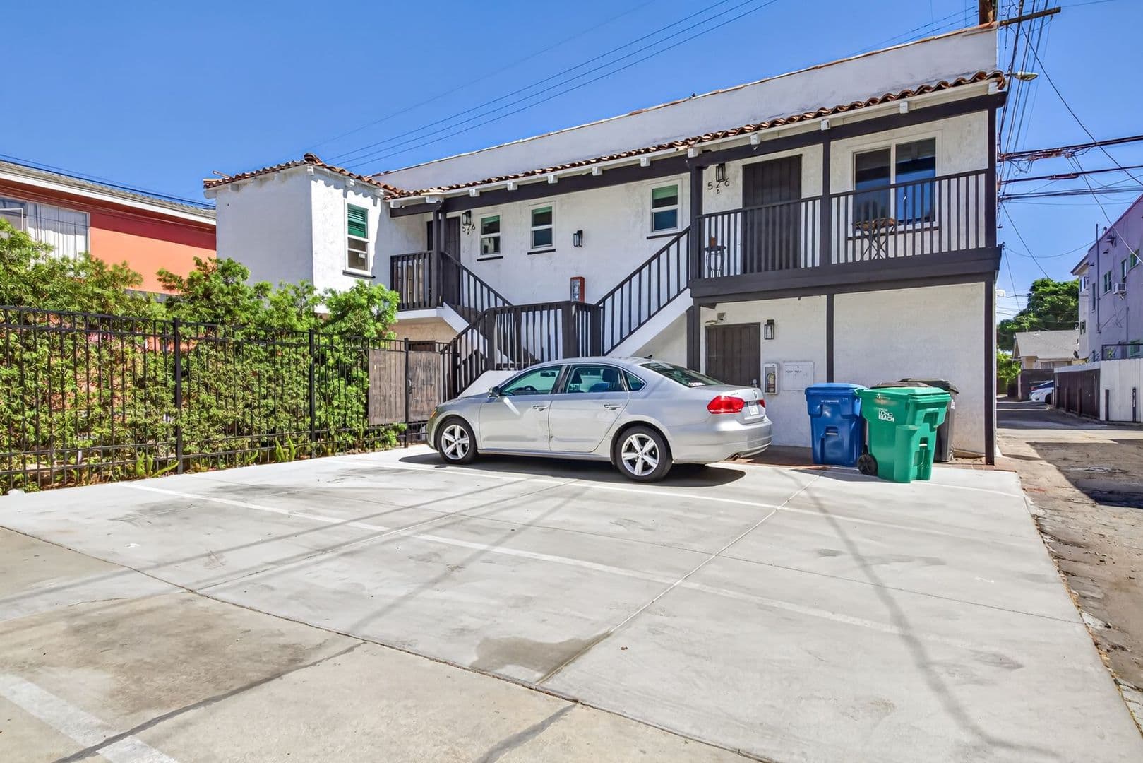Long Beach Apartment: 526 Lime Avenue