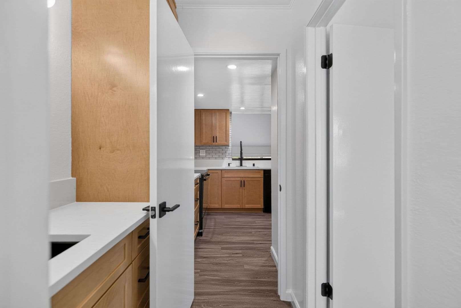 Long Beach Apartment: 648 Coronado Ave #A