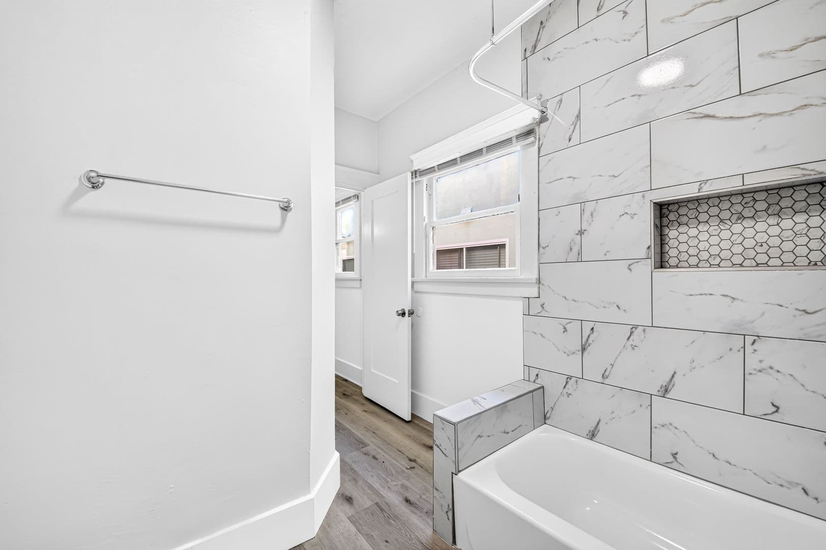 Long Beach Apartment: 1045 E 4th Street
