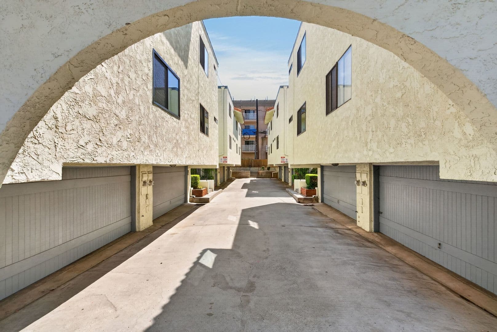 Long Beach Apartment: 648 Coronado Ave #A