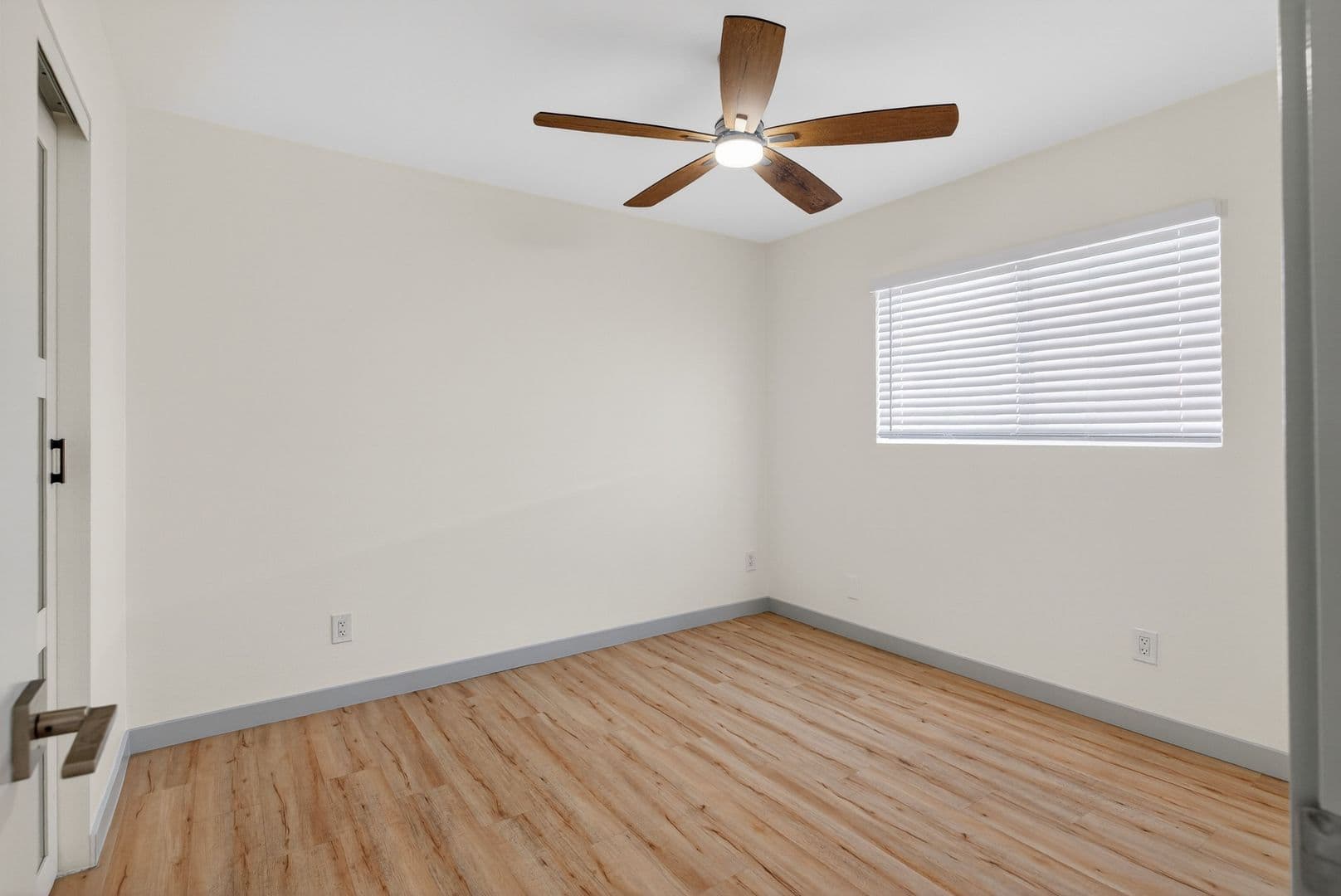 Long Beach Apartment: 921 Alamitos Ave.